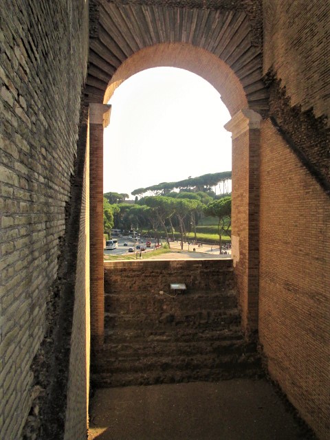 rome-colosseum-arch